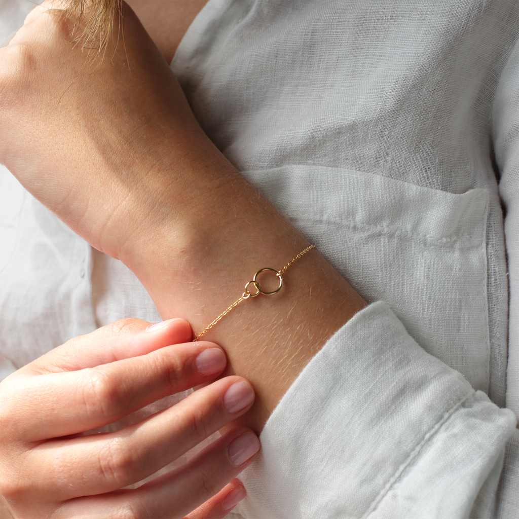 Silver Bracelet Dainty Bracelet Interlocking Circle 