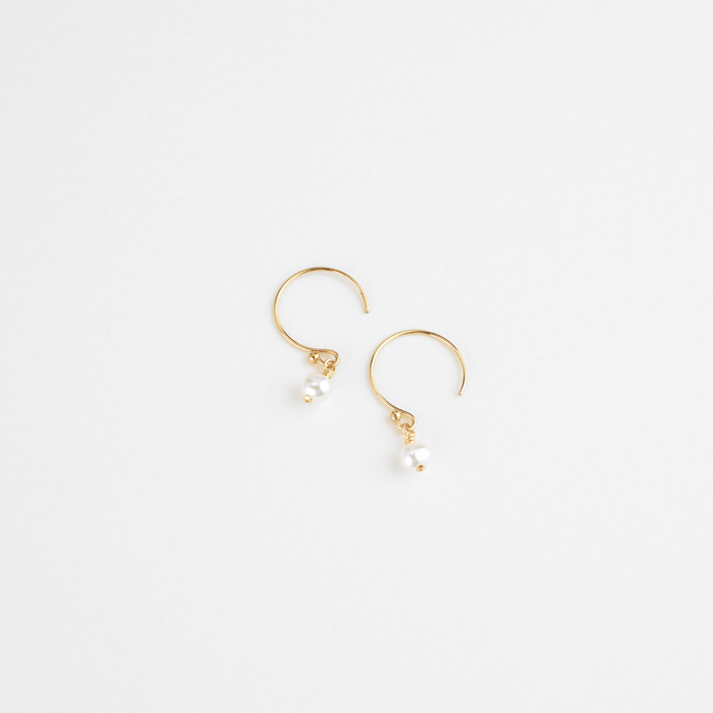 AURA PEARL HOOPS