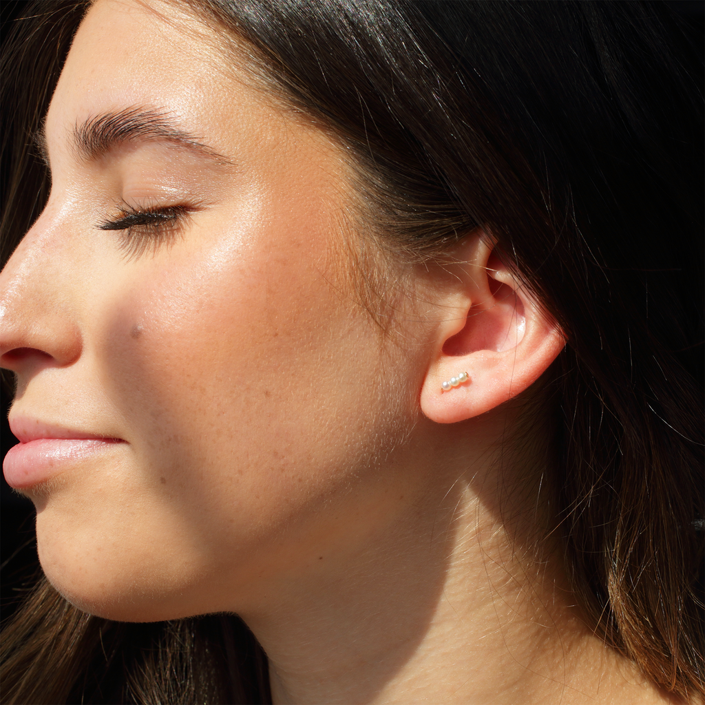 ADA PEARL BAR STUDS