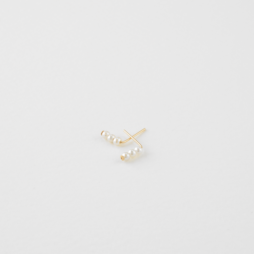 ADA PEARL BAR STUDS