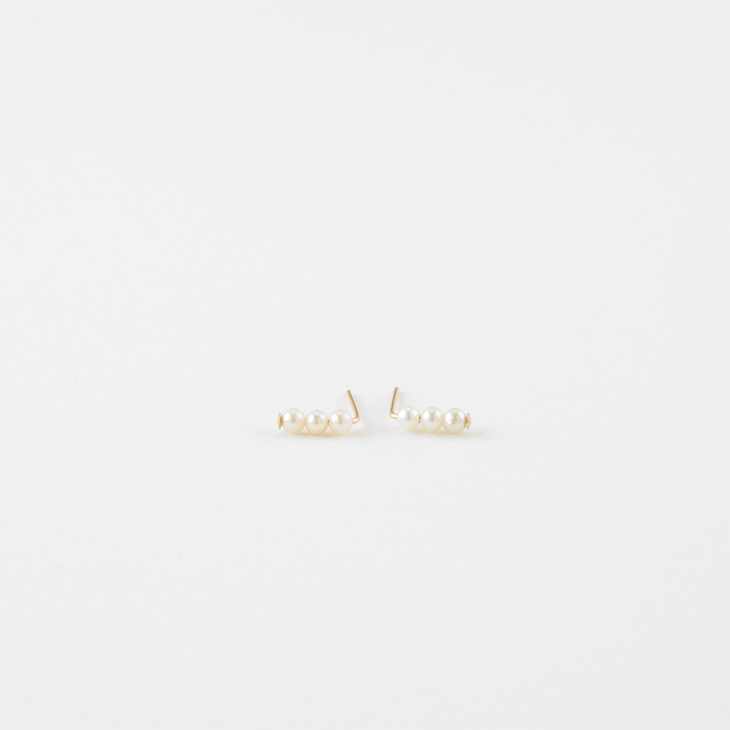 ADA PEARL BAR STUDS